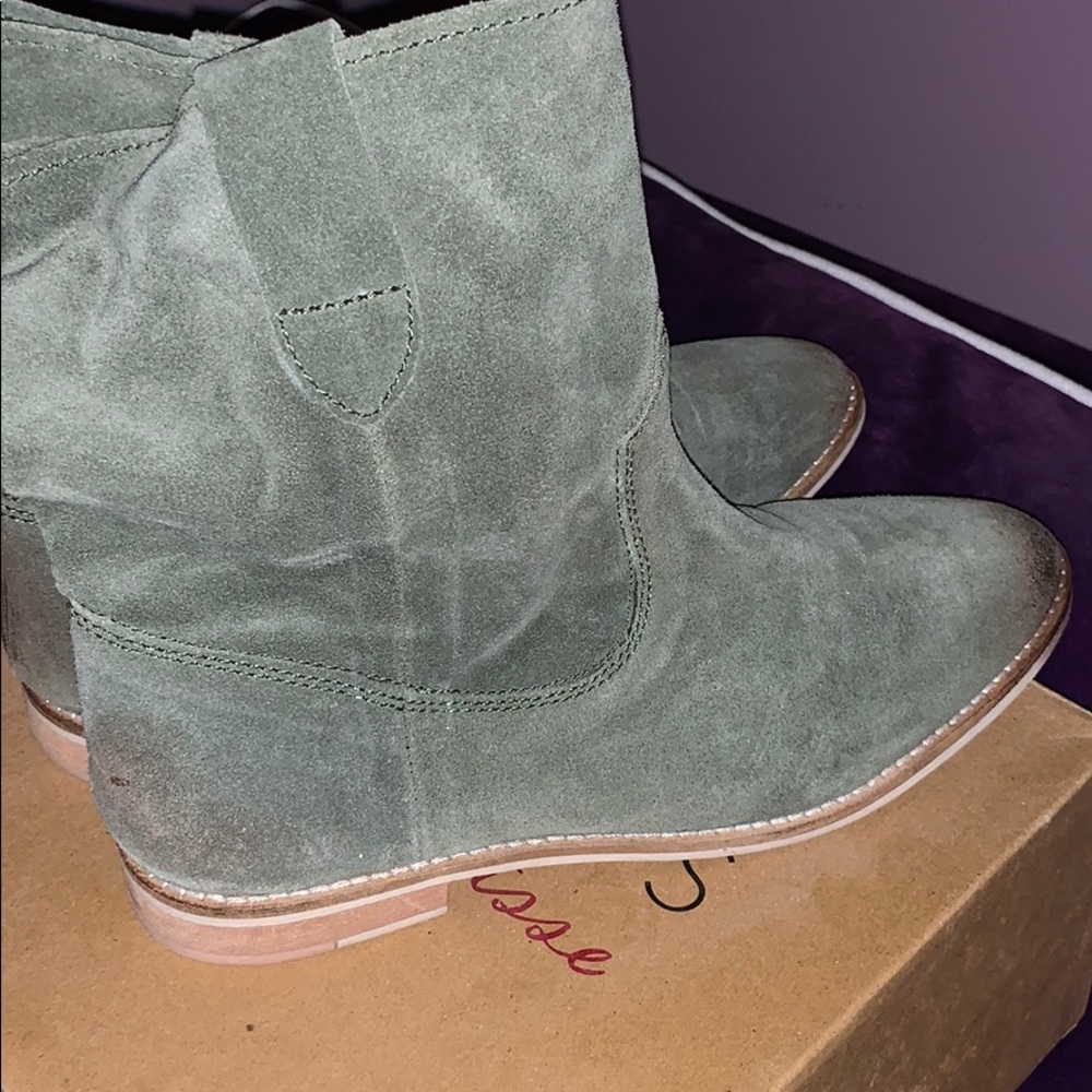 Brown Distressed Dipped Toe and Heel Mint Boot🦚